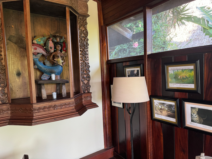 Blancaneaux Lodge Jaguar Bar art Blancaneaux Lodge Jaguar Bar art