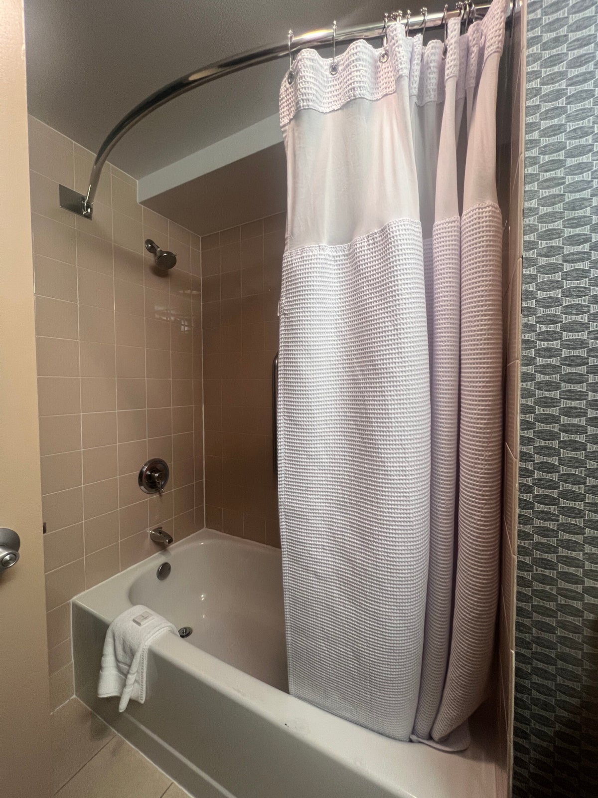 Crowne Plaza Suites MSP Airport Mall of America room shower