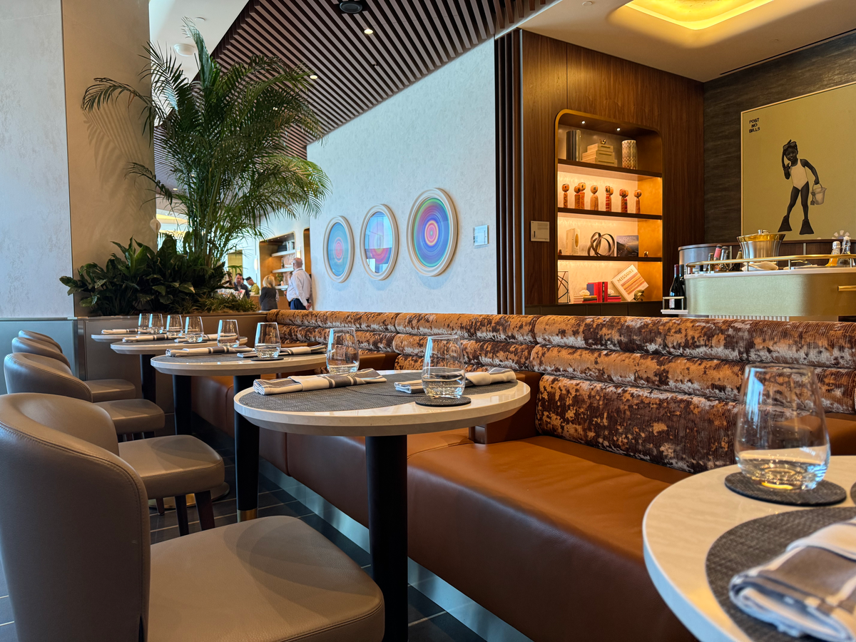 Delta One Lounge LAX Dining Room benches near bar