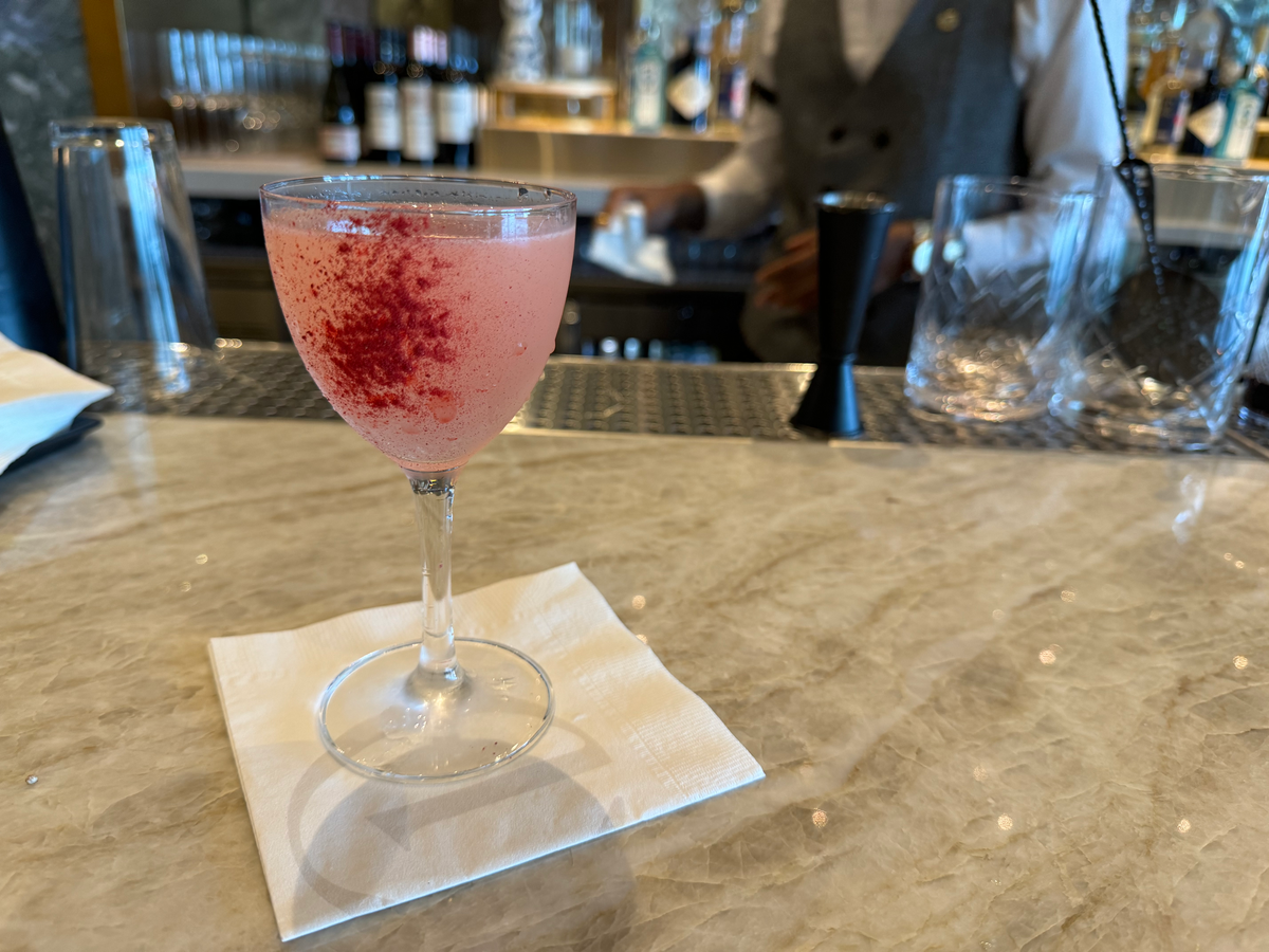 Delta One Lounge LAX Icon Bar drink