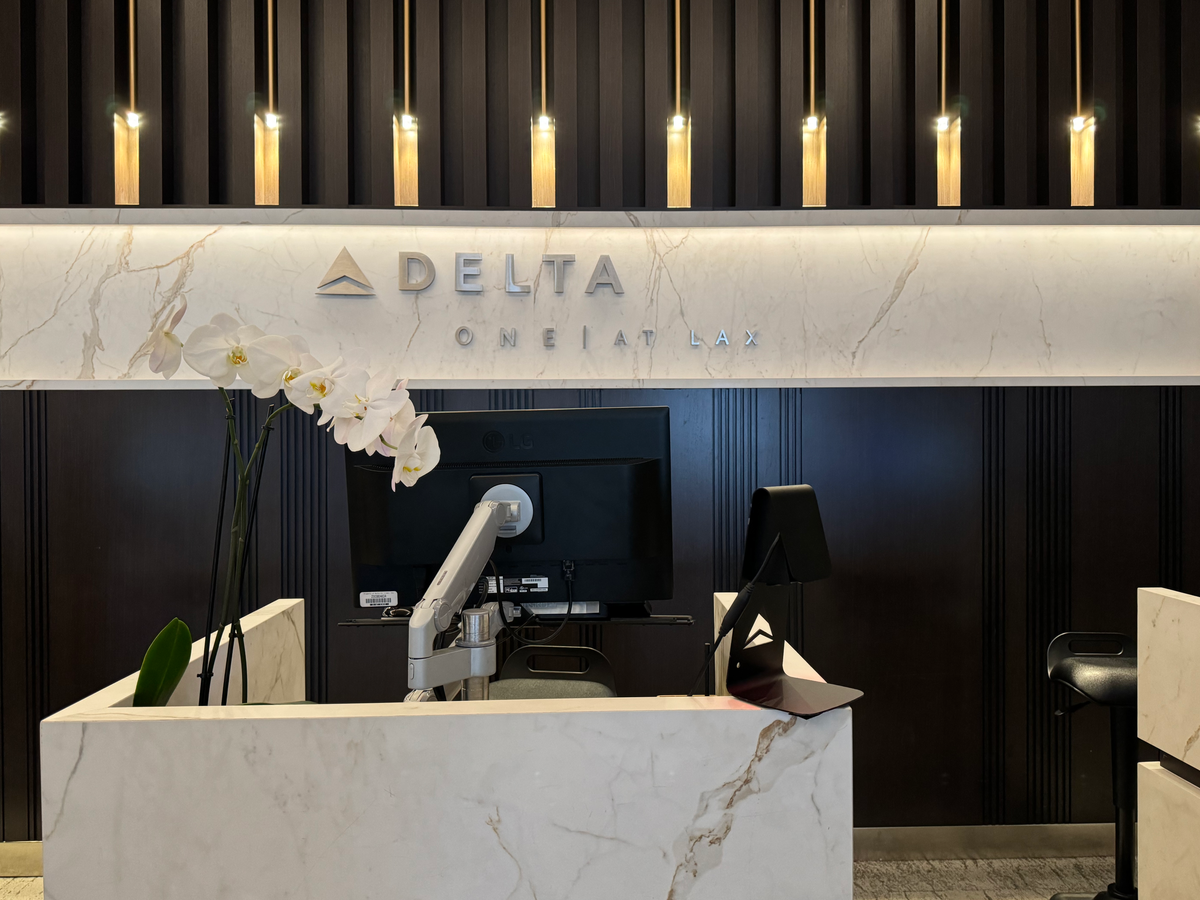 Delta One Lounge LAX check in desks