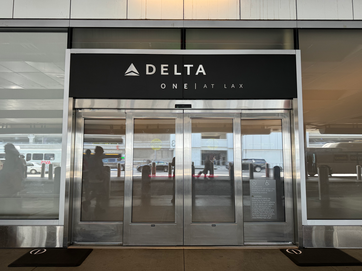 Delta One Lounge LAX exterior door