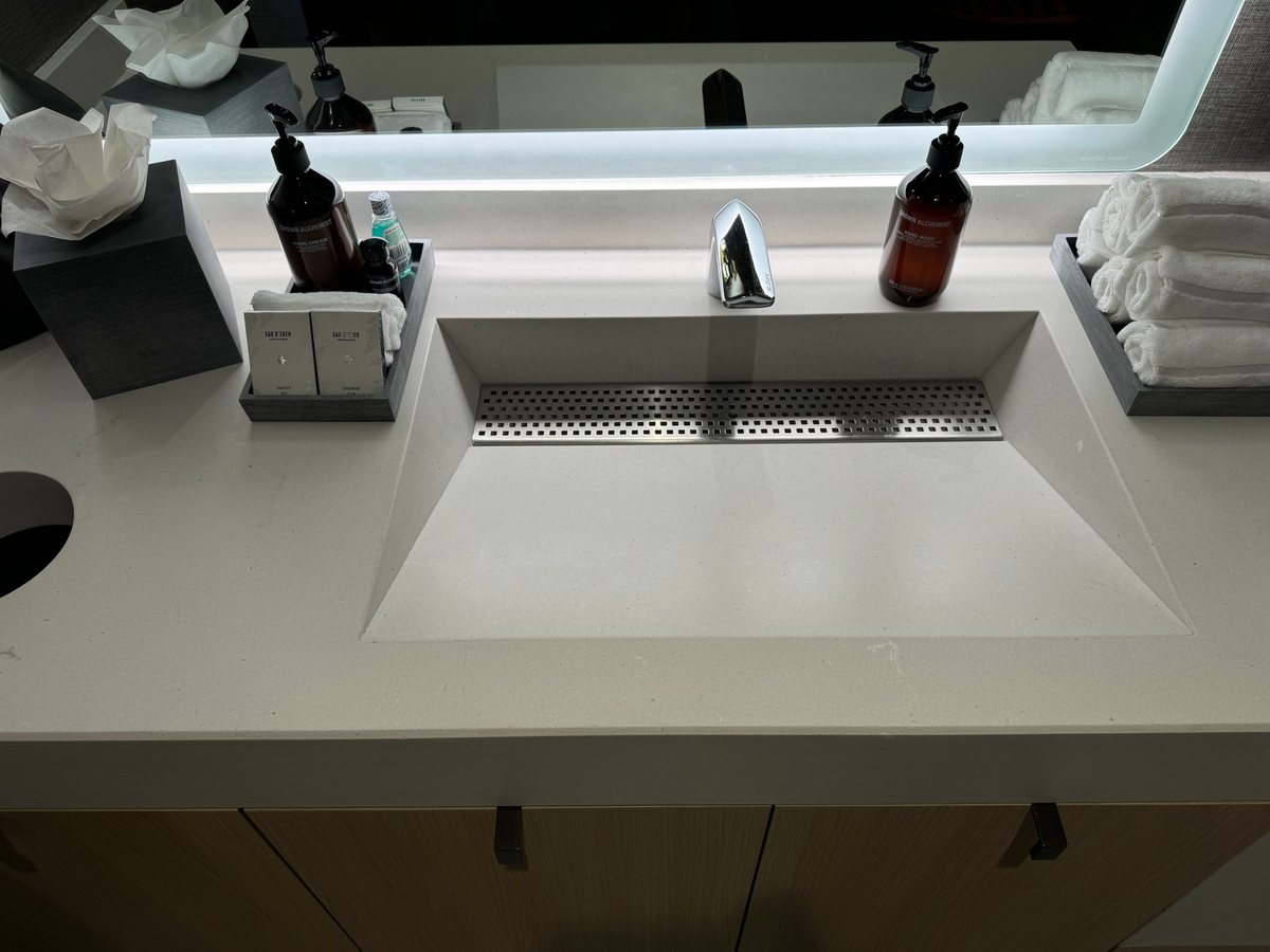 Delta One Lounge LAX shower sink