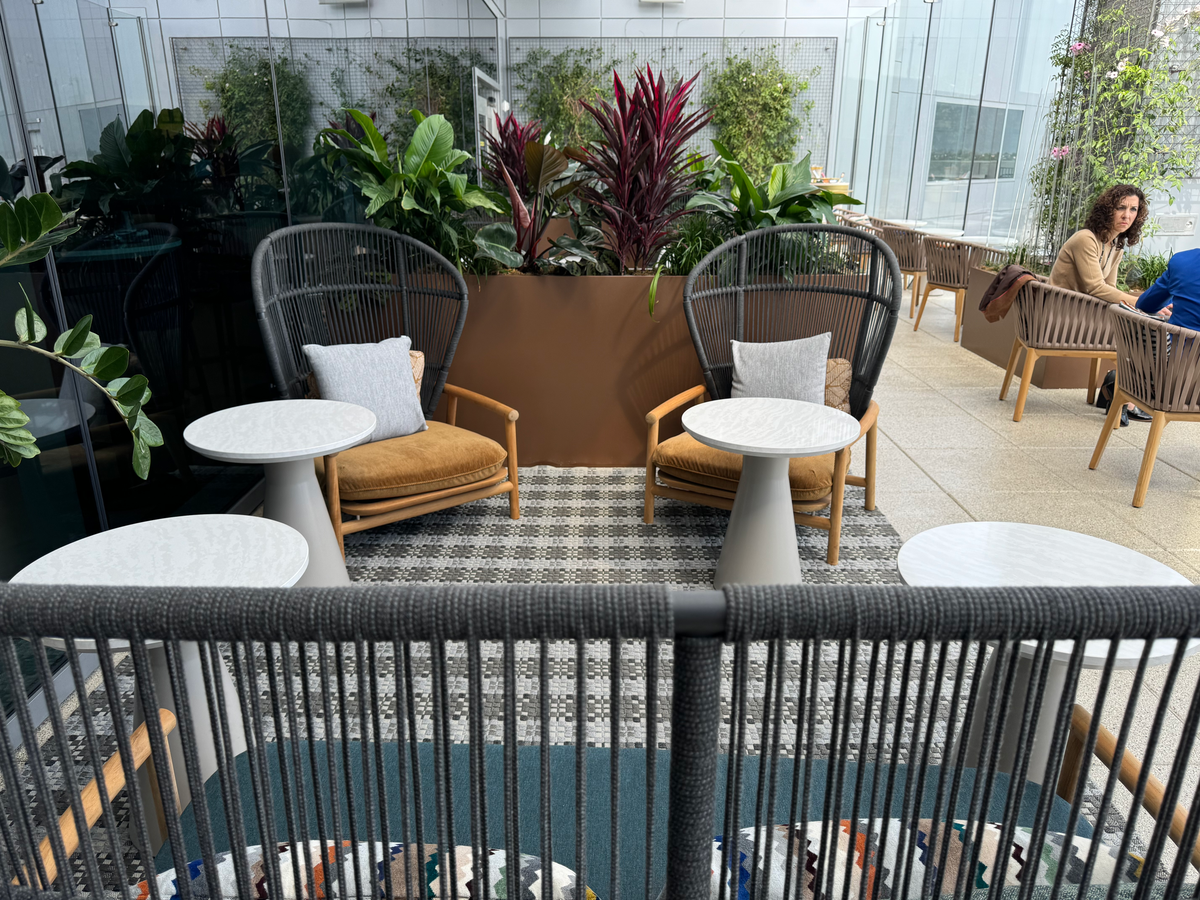 Delta One Lounge LAX terrace middle seating