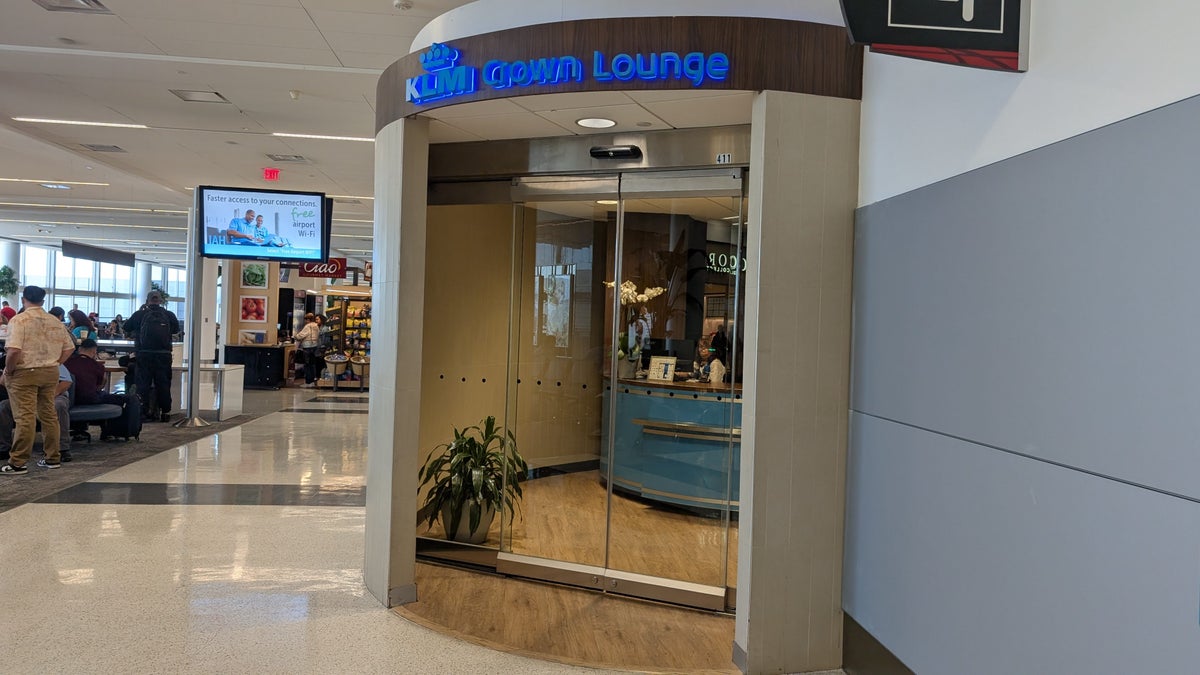 Frontier IAH to ONT Terminal D KLM Crown Lounge entrance