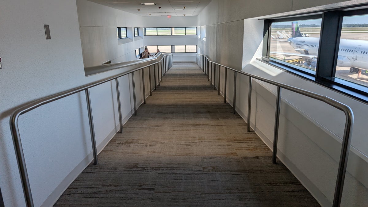 Frontier IAH to ONT Terminal D gate walkway