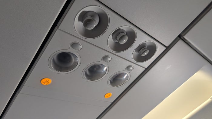 Frontier IAH to ONT seat air vents Frontier IAH to ONT seat air vents