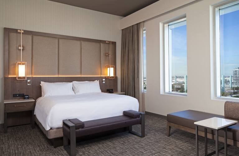 H Hotel Los Angeles Curio Collection by Hilton bedroom