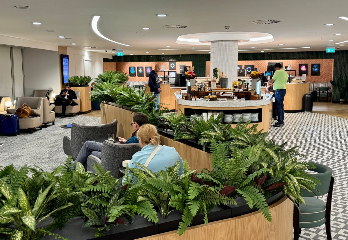 A Quick Visit to the Plaza Premium Lounge at London Heathrow Terminal 4