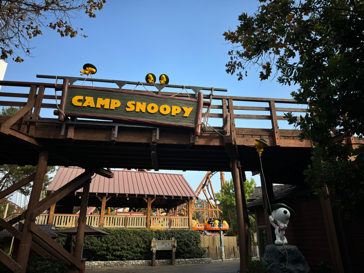 Knott's Berry Farm Camp Snoopy entrance