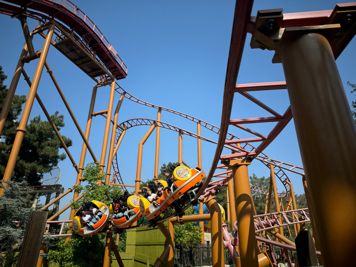 Knott's Berry Farm Sierra Sidewinder coaster