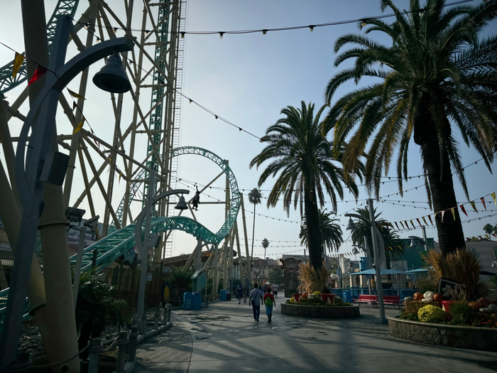Knotts Berry Farm Knott's Berry Farm empty park early hours