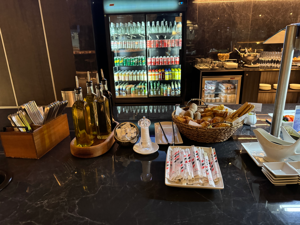 LATAM Lounge Santiago SCL food court bread