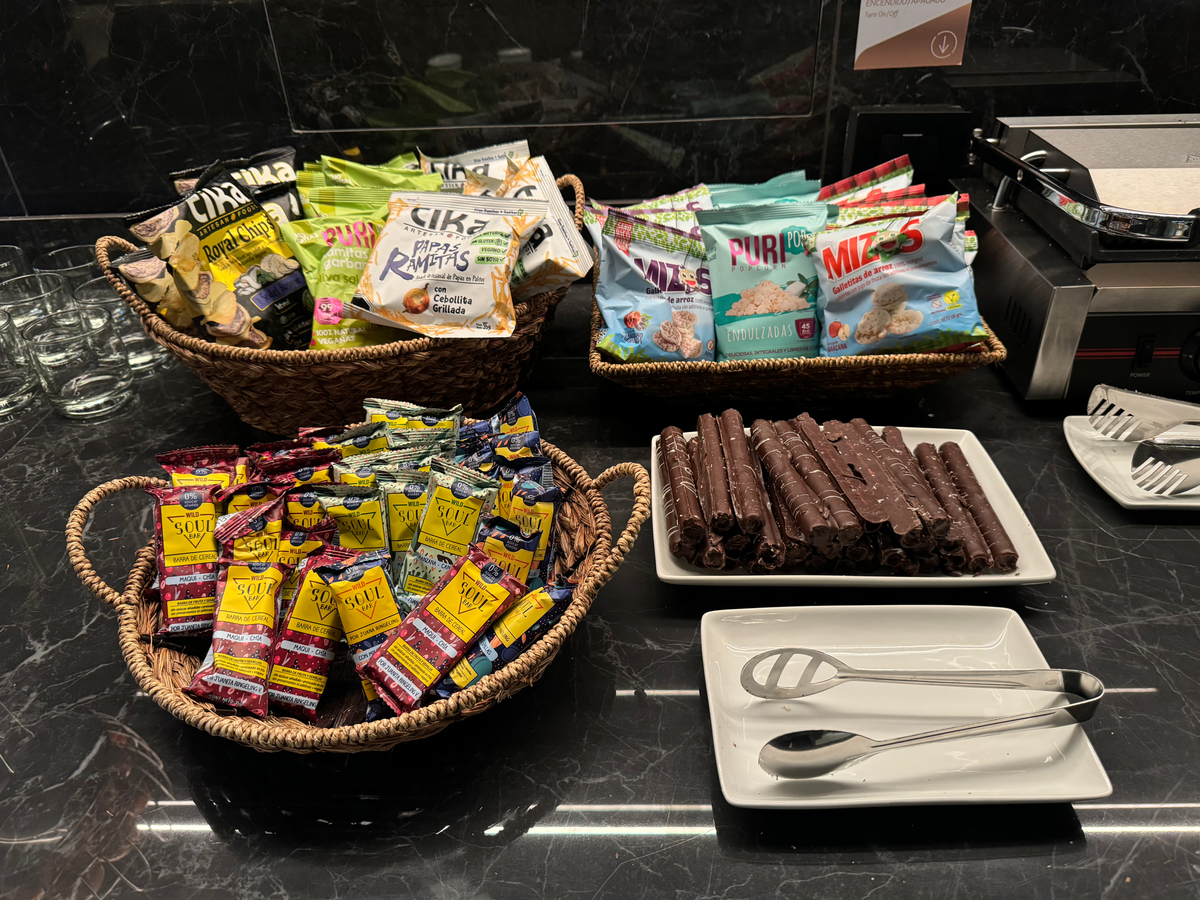 LATAM Lounge Santiago SCL food court vegan snacks