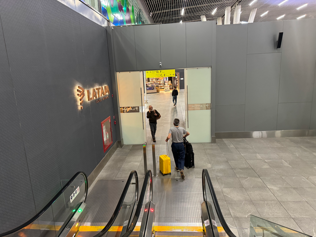 LATAM Lounge Santiago SCL lounge escalator entrance