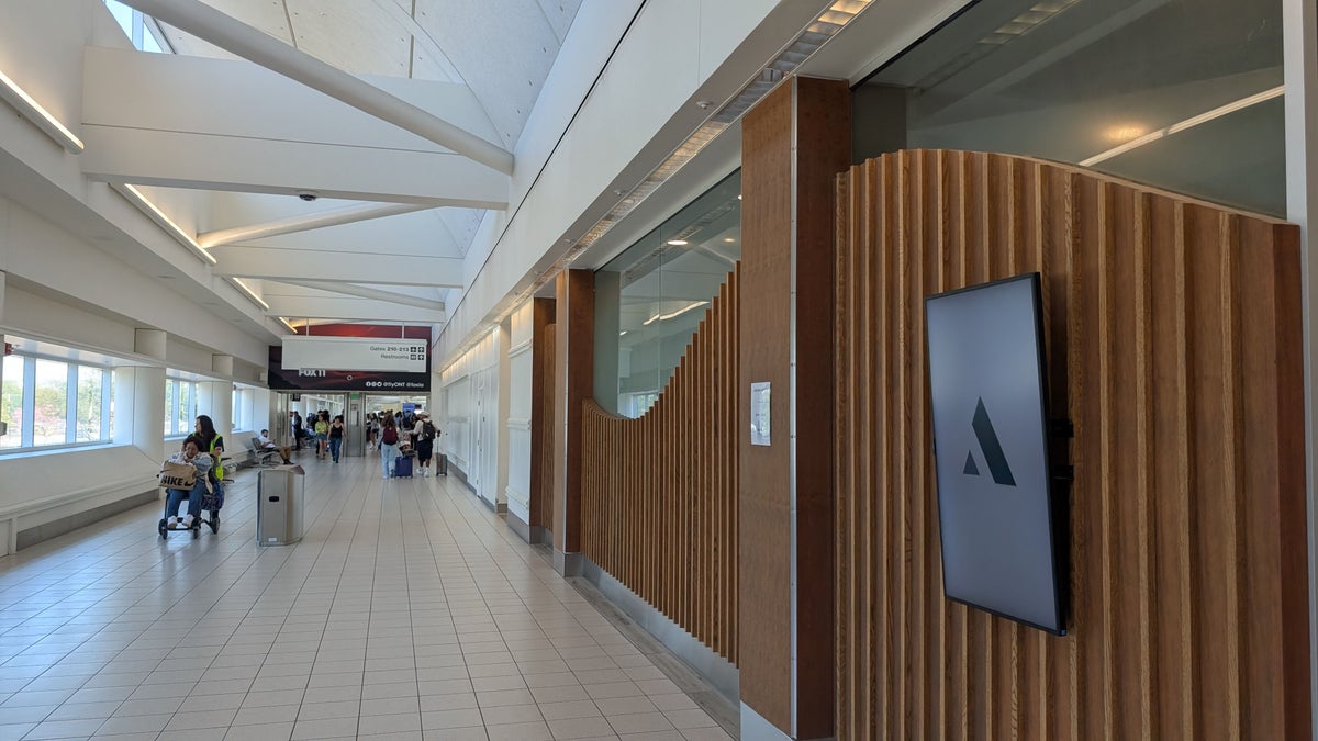 ONT Terminal 2 Aspire Lounge terminal view