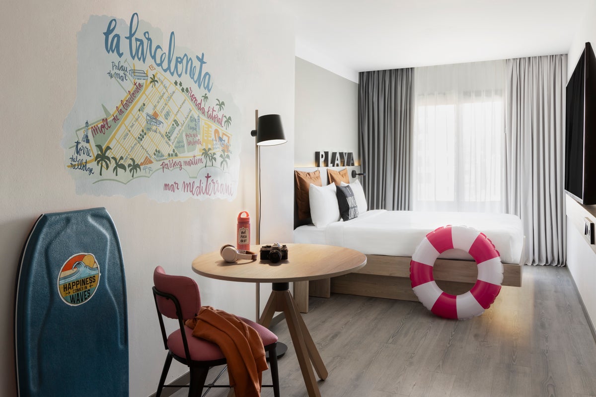 Moxy Barcelona room