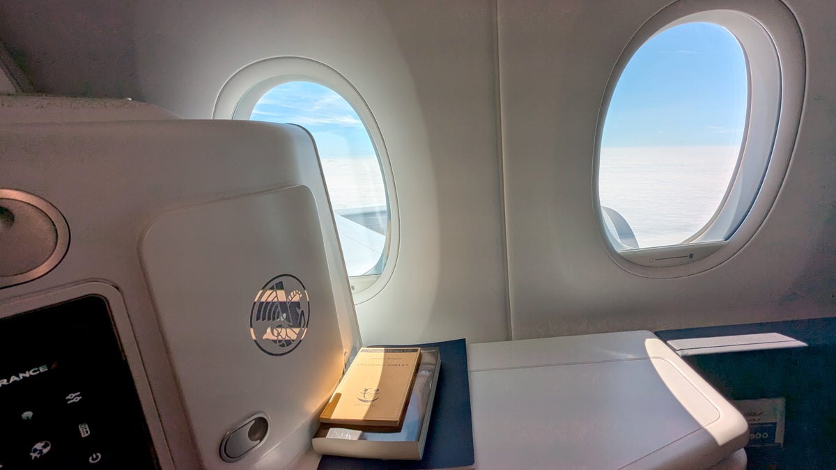 Air France A350 New biz cabin - windows