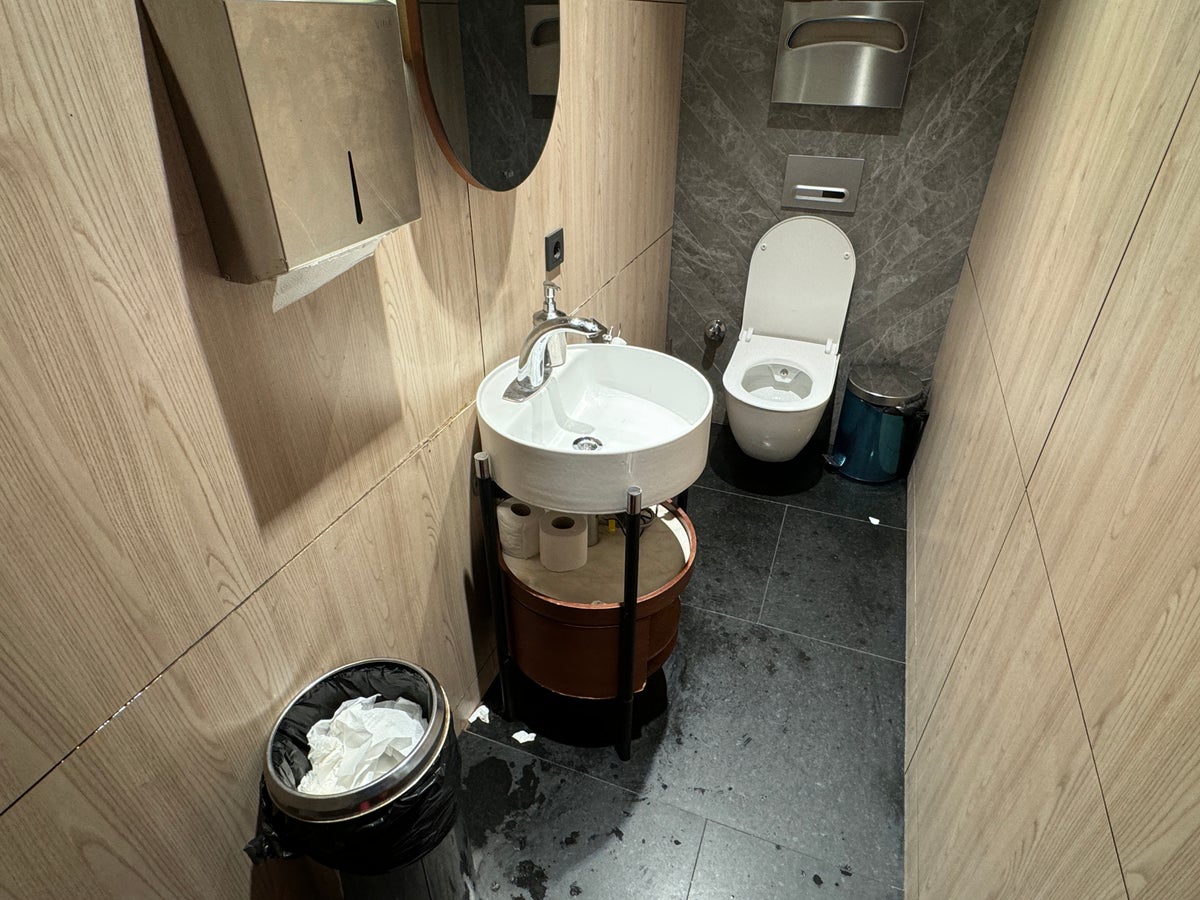 Plaza Premium Marmara Lounge SAW toilet