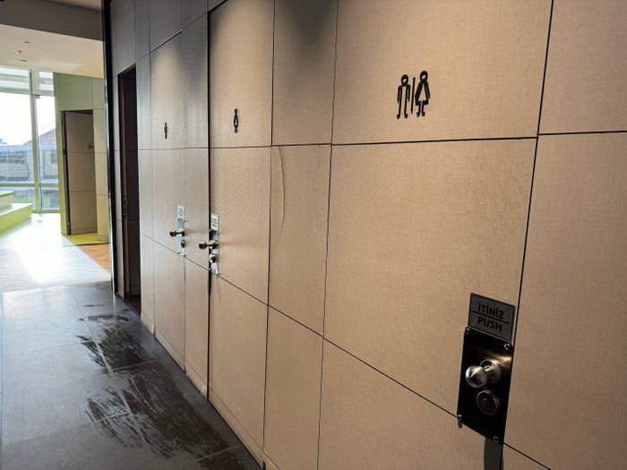 Plaza Premium Marmara Lounge SAW toilets Plaza Premium Marmara Lounge SAW toilets