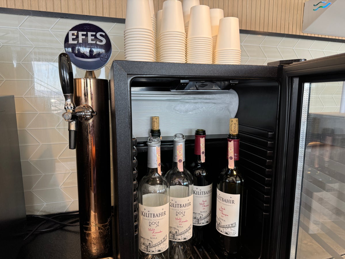 Plaza Premium Marmara Lounge SAW wine beer