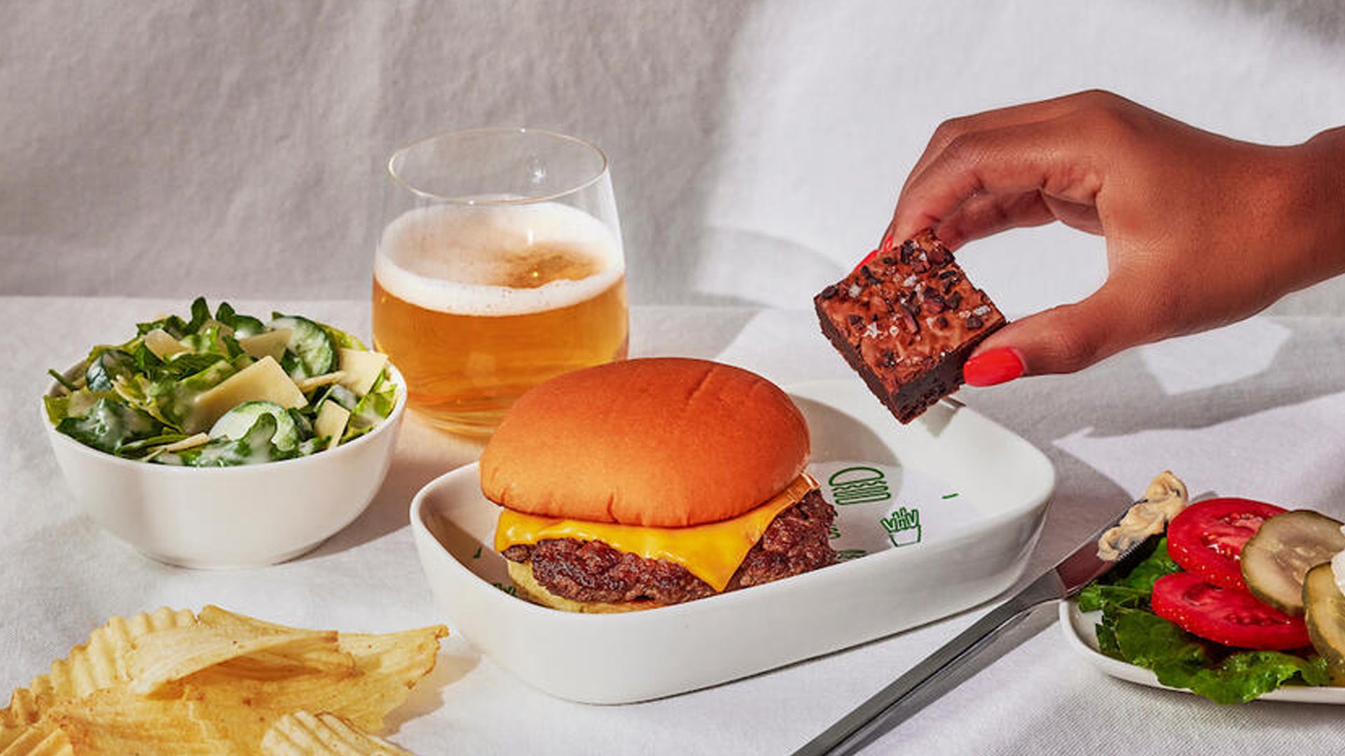 Delta To Serve Shake Shack Cheeseburgers In First Class