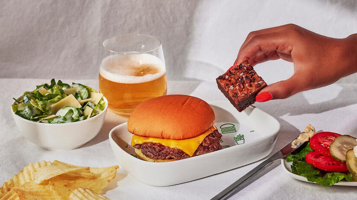 Delta To Serve Shake Shack Cheeseburgers in First Class