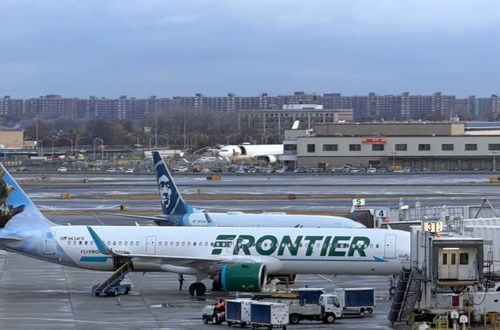 [Expired] Frontier Airlines Letting You Check Skis and Snowboards for Free [Limited Time Offer]