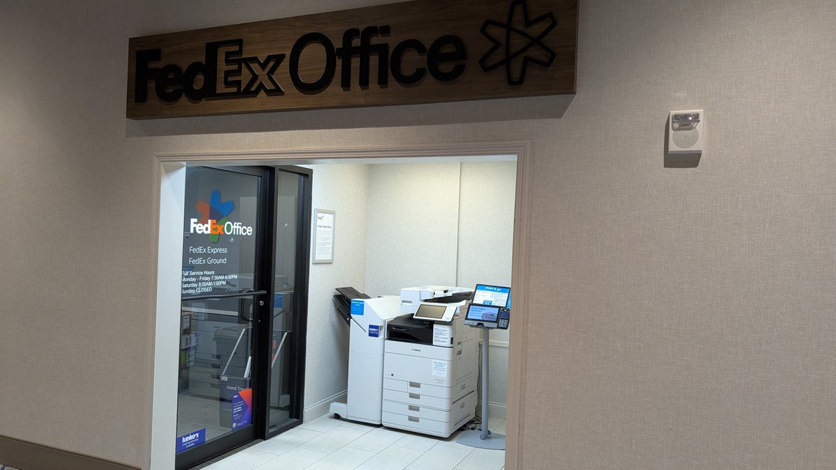 Hilton Buena Vista Palace Orlando FedEx Office