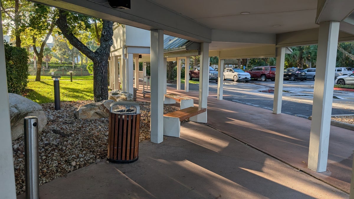 Hilton Buena Vista Palace Orlando amenities free Disney World shuttle waiting area