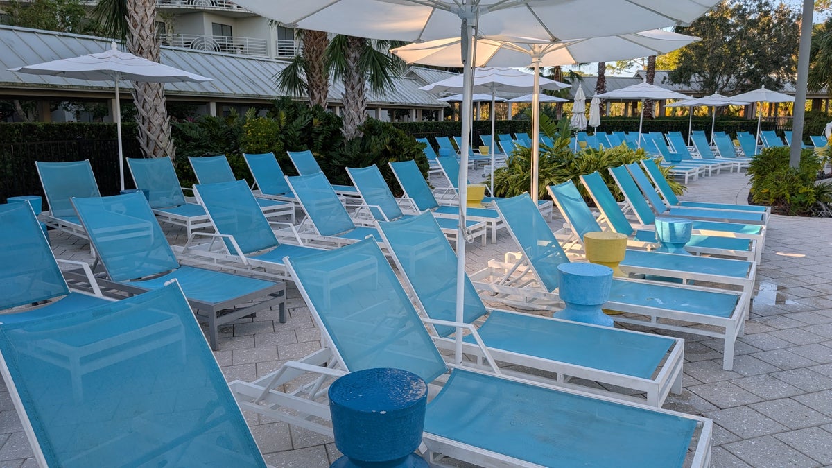 Hilton Buena Vista Palace Orlando amenities pool loungers