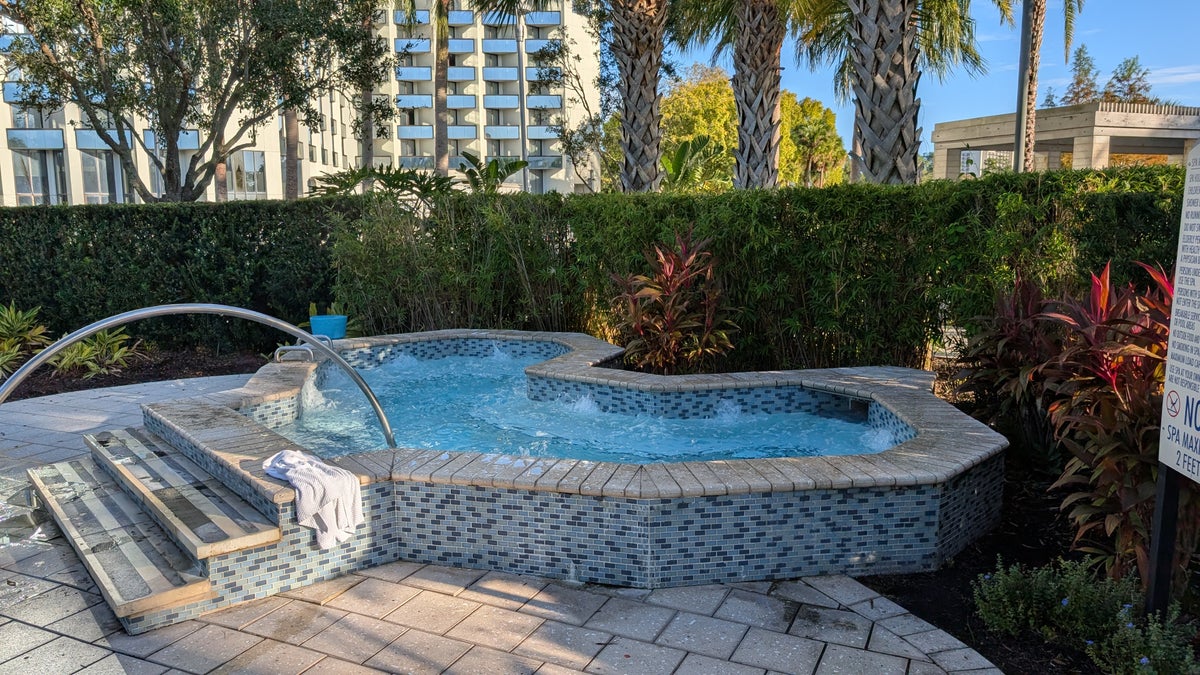 Hilton Buena Vista Palace Orlando amenities pool spa