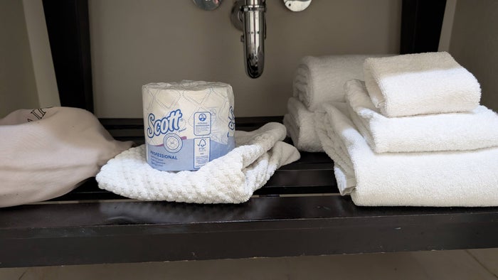 Hilton Buena Vista Palace Orlando guestroom bathroom vanity towels Hilton Buena Vista Palace Orlando guestroom bathroom vanity towels
