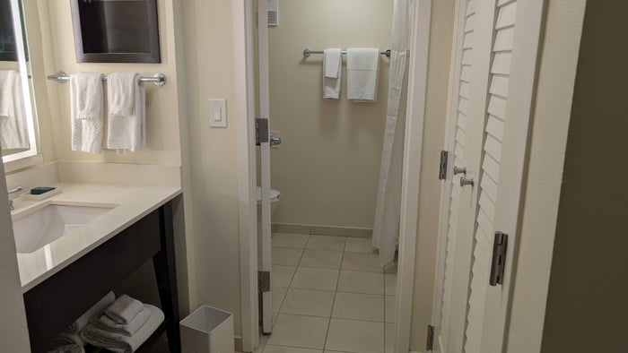 Hilton Buena Vista Palace Orlando guestroom bathroom Hilton Buena Vista Palace Orlando guestroom bathroom