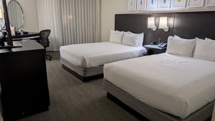 Hilton Buena Vista Palace Orlando guestroom beds Hilton Buena Vista Palace Orlando guestroom beds