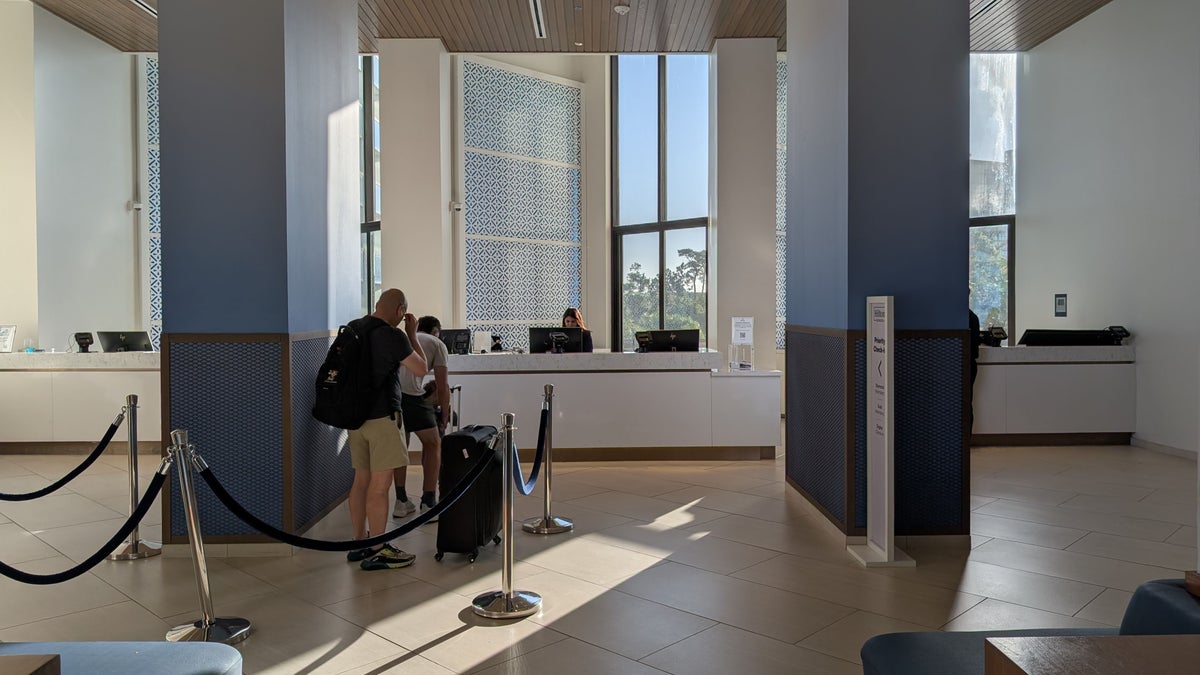 Hilton Buena Vista Palace Orlando lobby check in desk