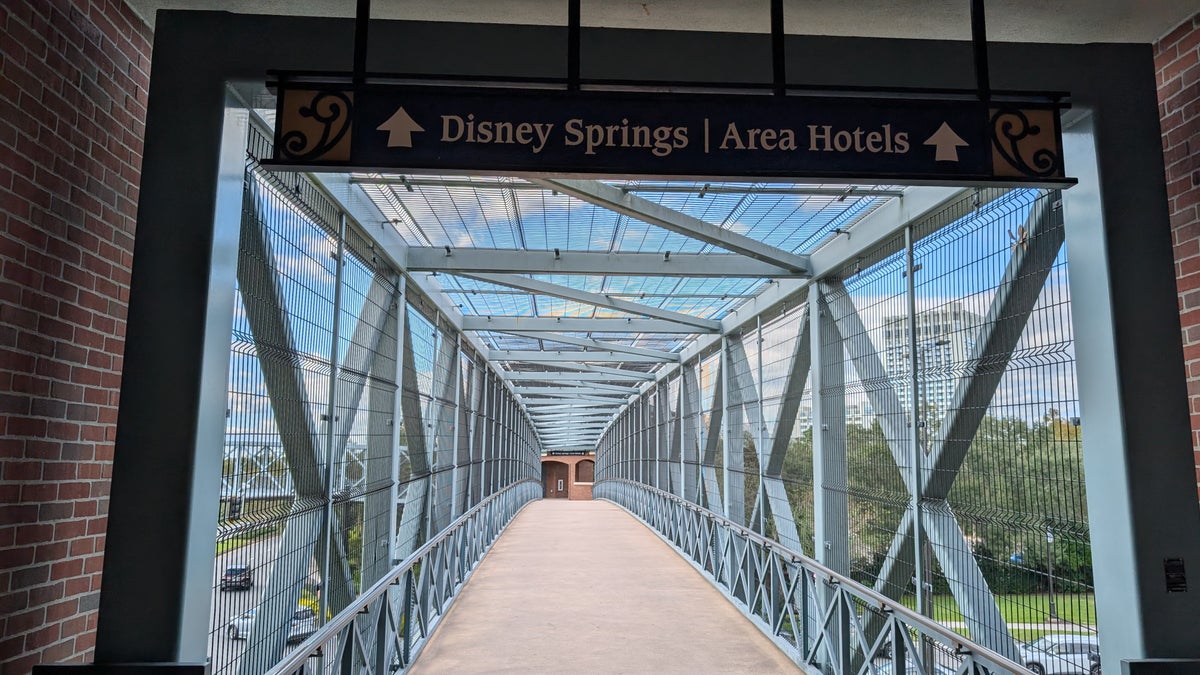 Hilton Orlando Lake Buena Vista amenities walkway to Disney Springs