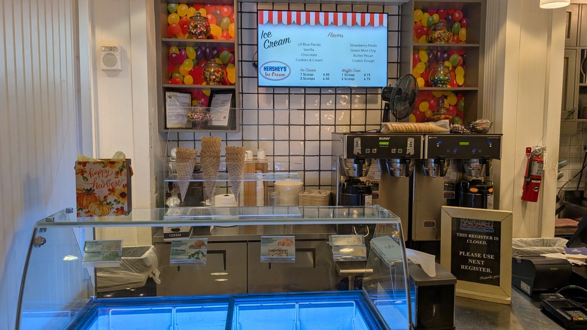 Hilton Orlando Lake Buena Vista dining market ice cream shop