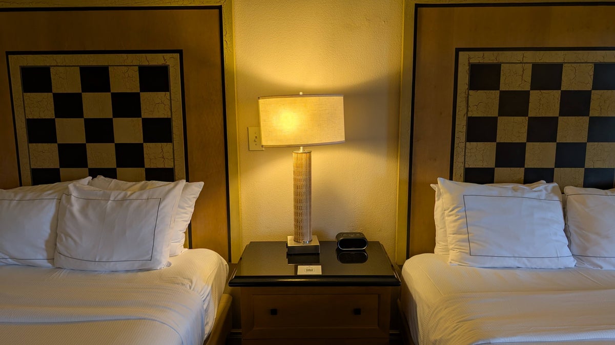 Hilton Orlando Lake Buena Vista guestroom nightstand lamp