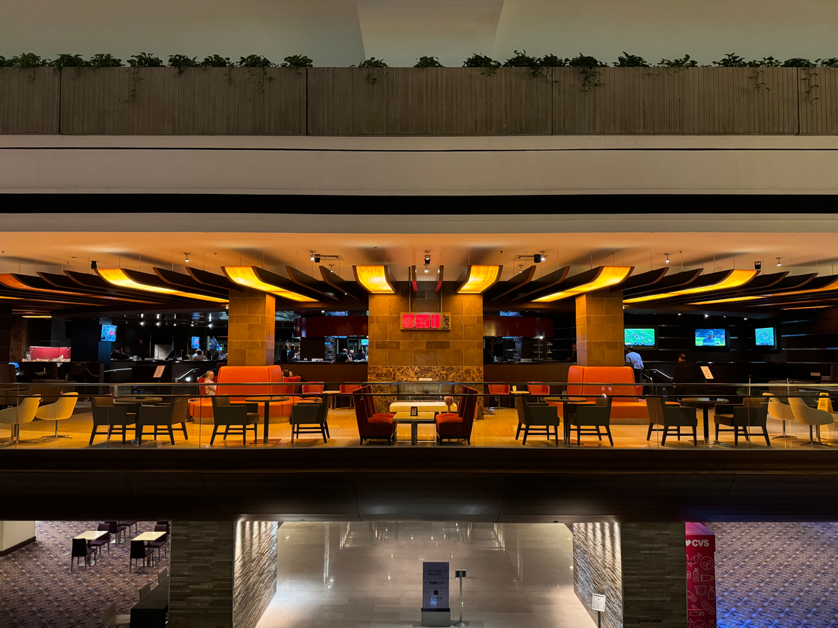 Hyatt Regency OHare Chicago bar view from lobby