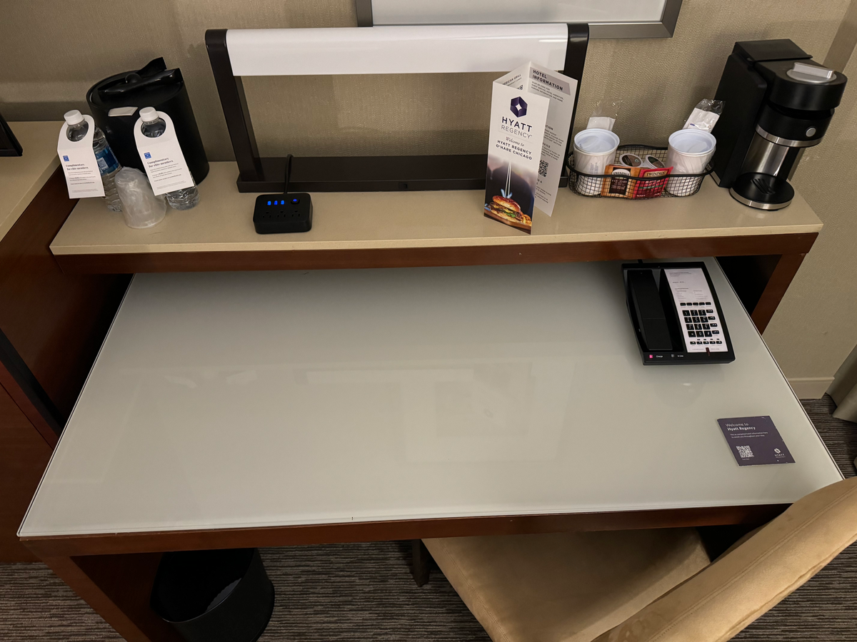 Hyatt Regency OHare Chicago bedroom desk