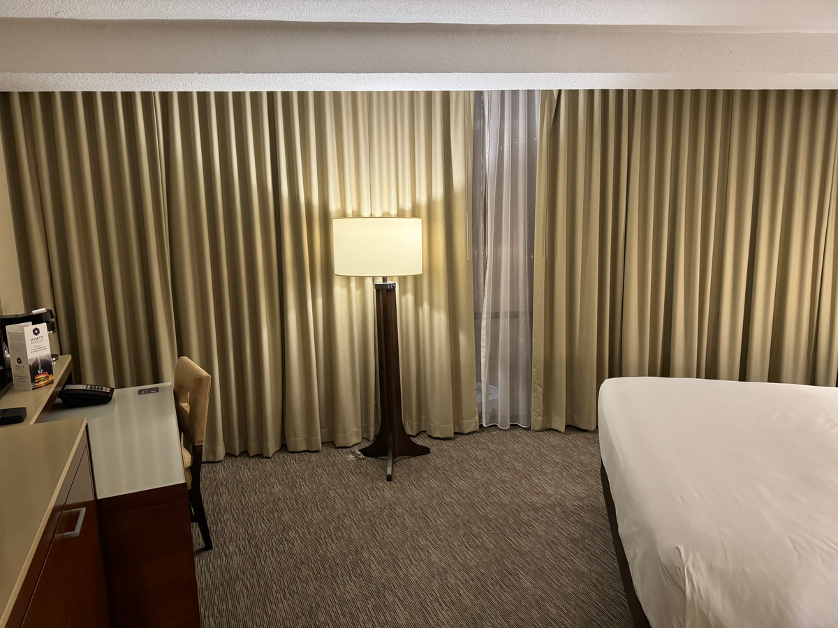 Hyatt Regency OHare Chicago bedroom floor lamp