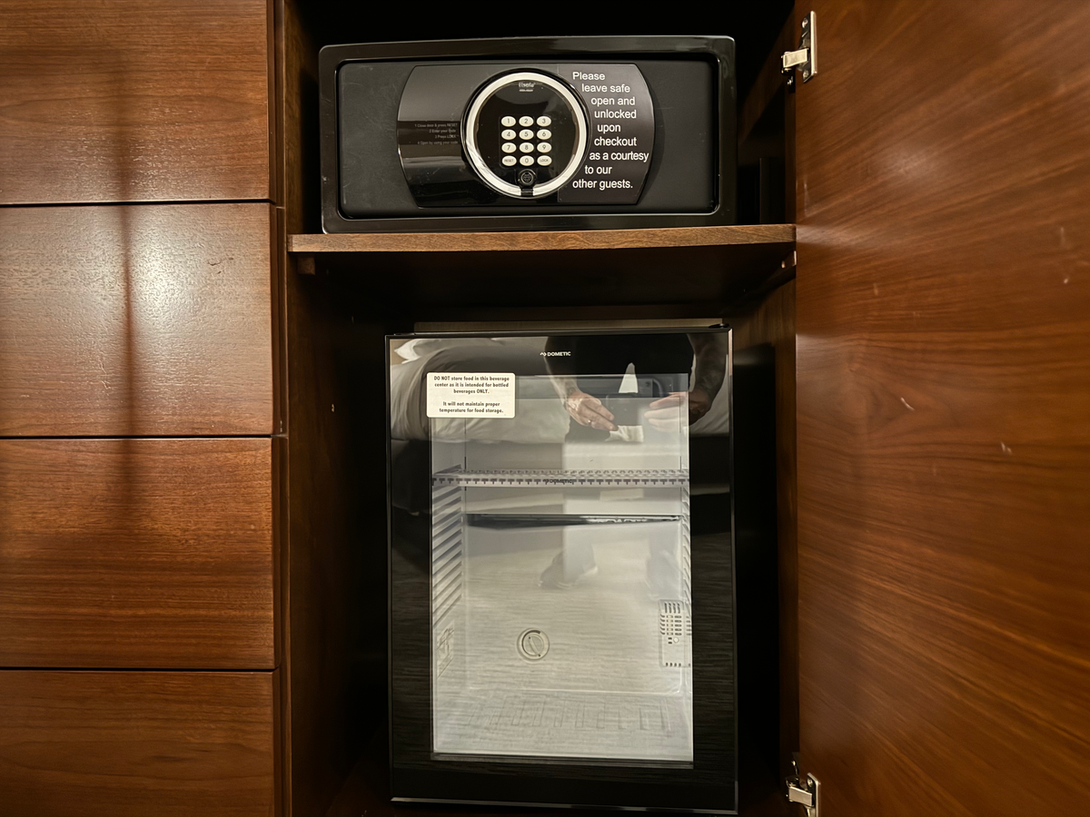 Hyatt Regency OHare Chicago bedroom safe locker