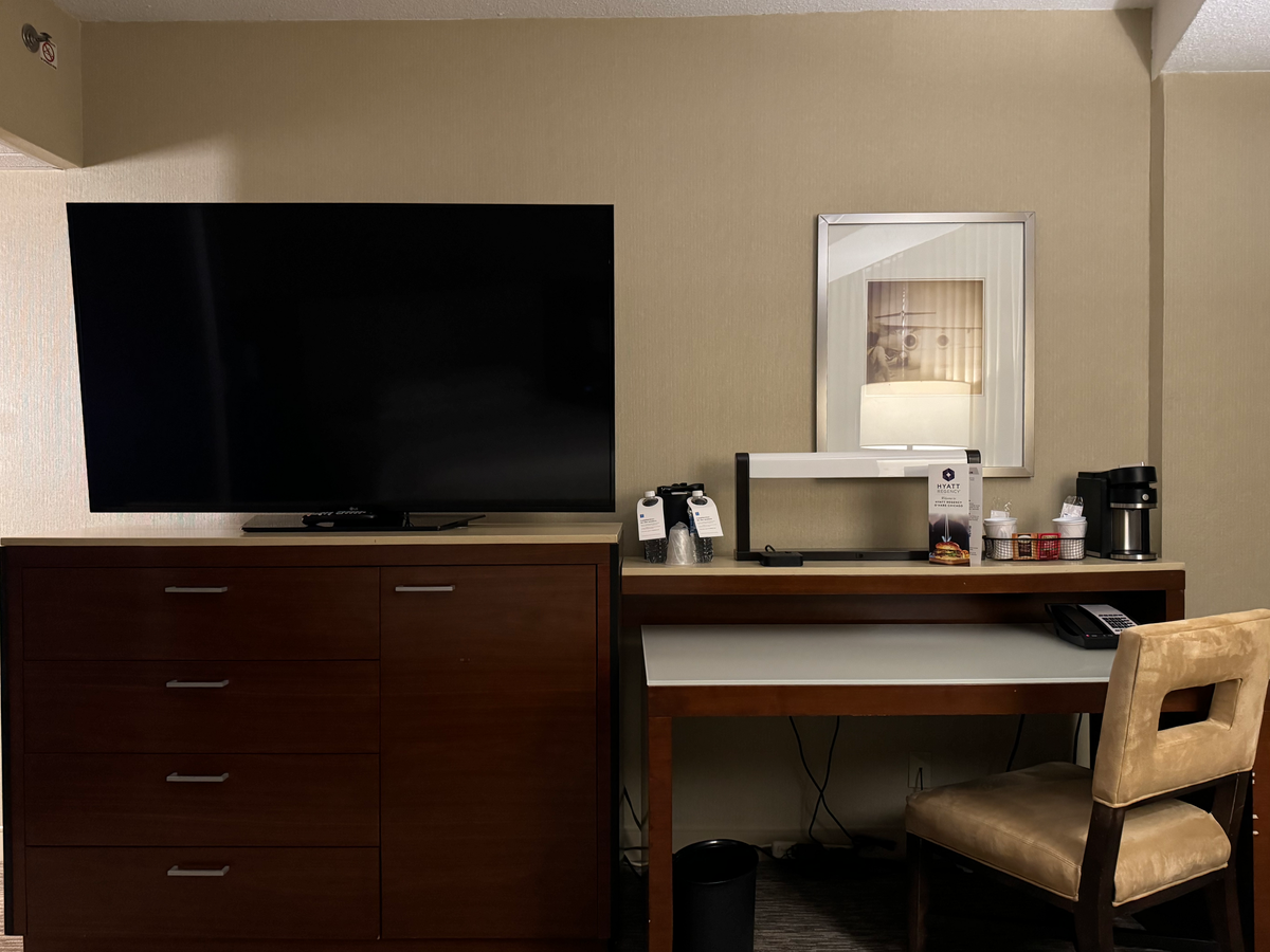 Hyatt Regency OHare Chicago bedroom tv