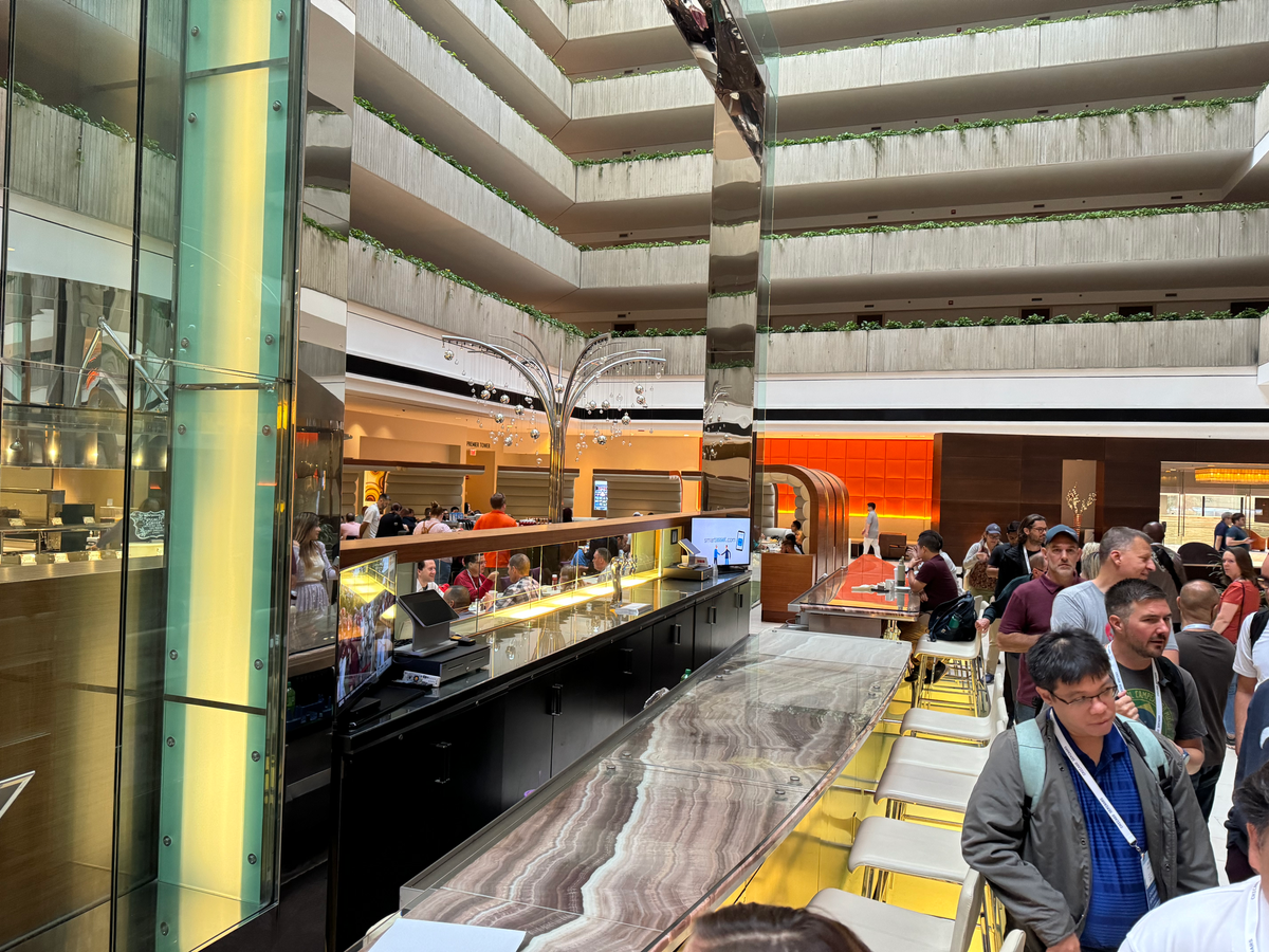 Hyatt Regency OHare Chicago breakfast line