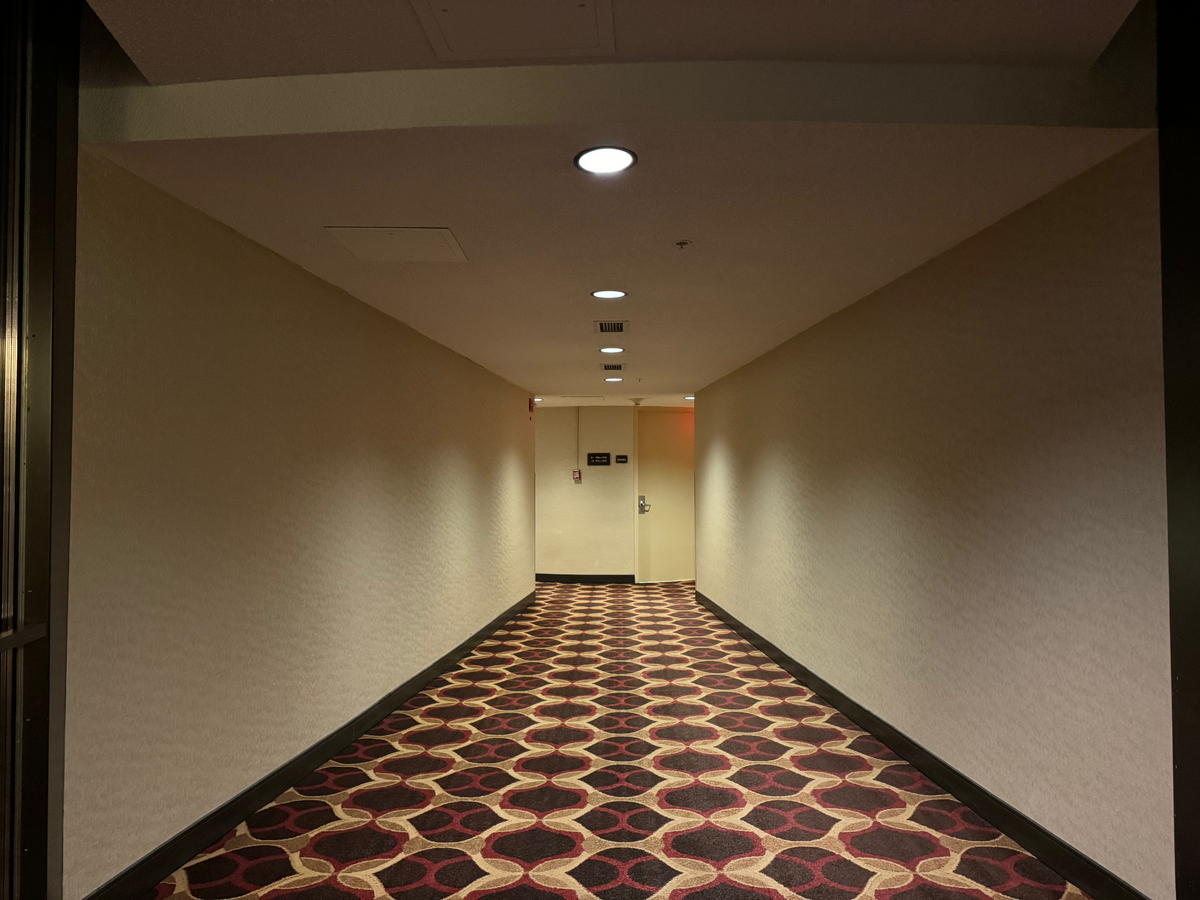 Hyatt Regency OHare Chicago floor hallway