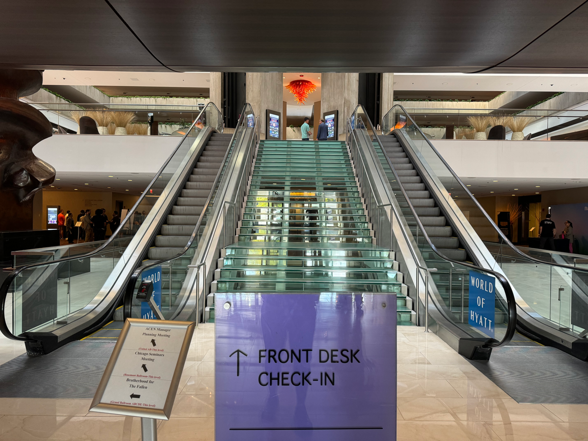 Hyatt Regency OHare Chicago front desk check in sign