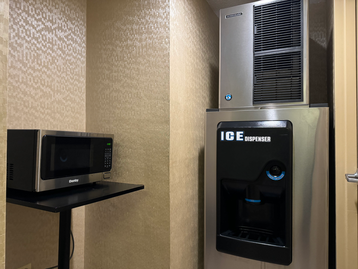 Hyatt Regency OHare Chicago ice machine microwave
