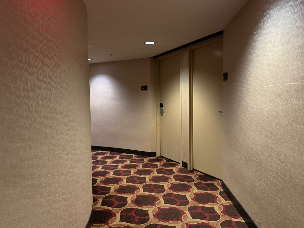 Hyatt Regency OHare Chicago room hallway