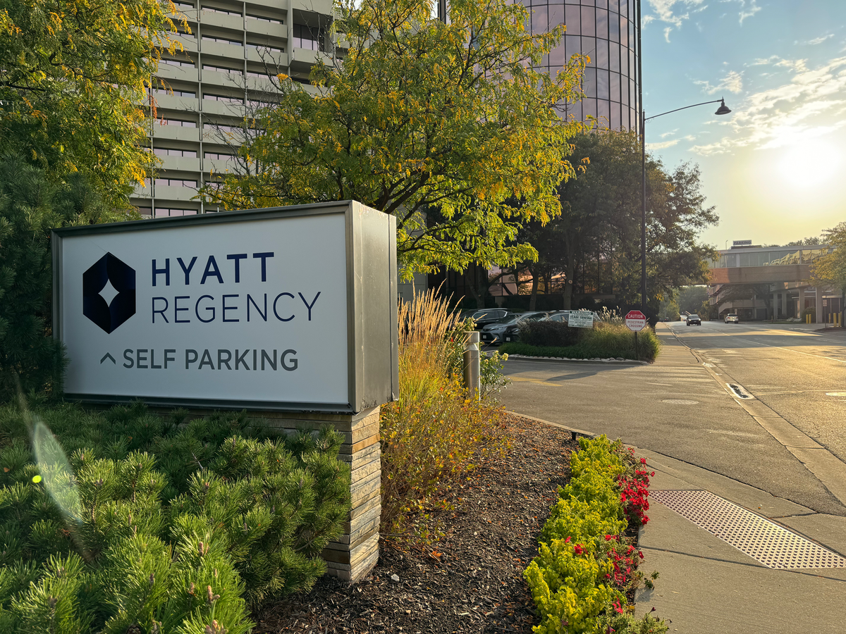 Hyatt Regency OHare Chicago self parking sign